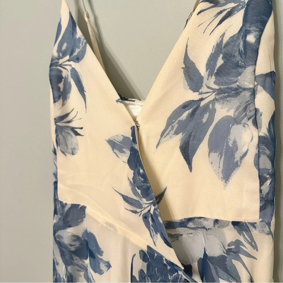 NWT Lulus Elegantly Inclined Cream & Blue Floral Print Wrap Maxi Dress Sz Medium - Picture 7 of 16